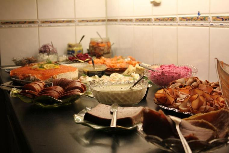 281651_10151107901811116_769049097_n