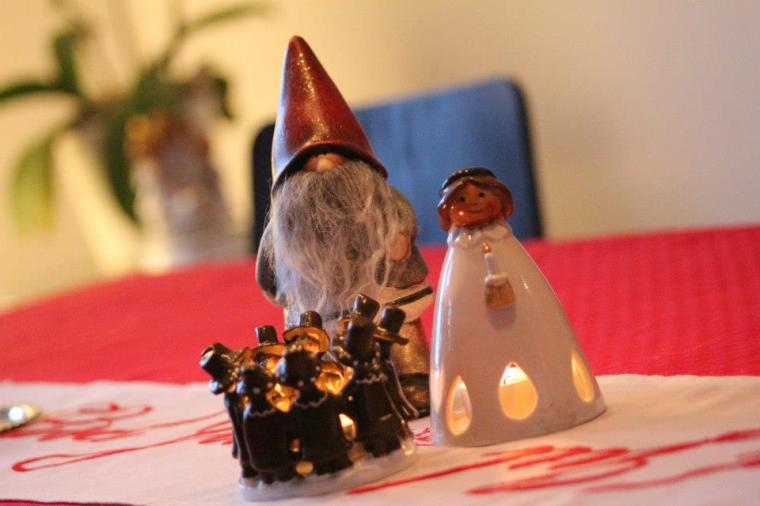 314566_10151107882551116_520940140_n