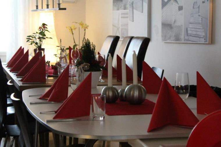 383654_10151107882136116_1828999618_n