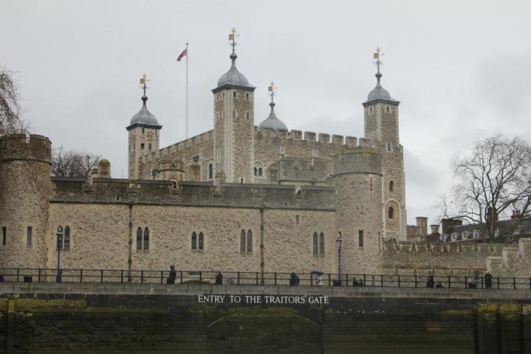 261404_10151252579501116_72298655_n