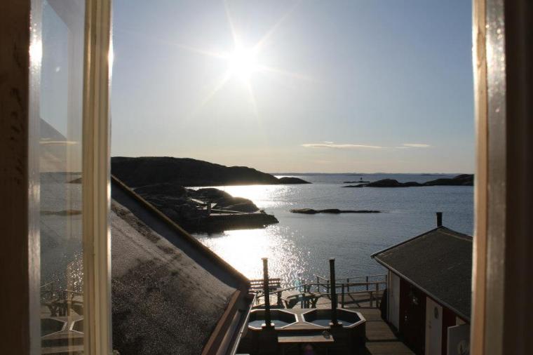 526632_10151279034451116_106725212_n